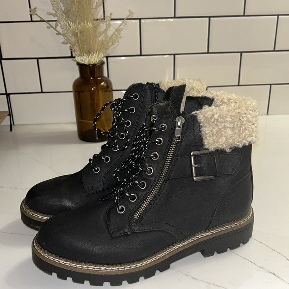 Universal Thread Boots with fur. Womens size 8 1/2. New without tags. - Picture 4 of 6